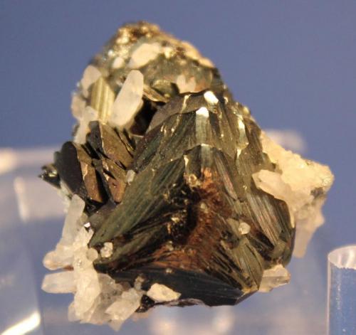 Hematite, Quartz
Rio Marina, Isola d’Elba, Italy
3.3 x 2.7 x 2 cm (Author: Don Lum)