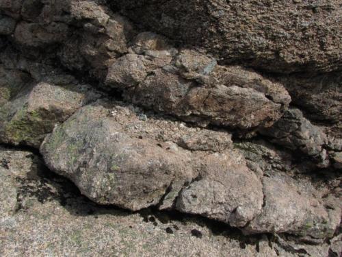 Close-up of the pegmatite vein pictured above. The vein is approx. 2ft (60cm) thick. Only the inner part is truly pegmatitic; the outer two parts of the vein are composed of either fine-grained granite, or aplite rock. But free grown crystals of quartz for example are very rarely found in these veins. (Author: Mike Wood)