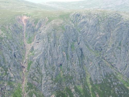 Back to the ’crystal cave’. I read about this in a climbing guide book. I spotted it from the top of Shelter Stone Crag - you can see it in this photo, dead centre but down a bit. I thought it would be worth a look! (Author: Mike Wood)