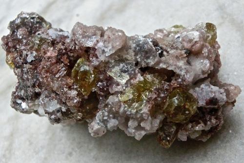 Fluorapatito y cuarzo (variedad calcedonia)
Cerro del Mercado, Durango, México.
Pieza de 8 x 5 x 4 cm (Autor: María Jesús M.)