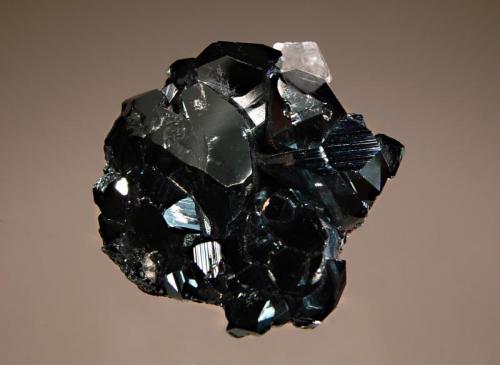 Hematite
N’Chwaning II Mine, Kuruman, N. Cape Province, South Africa
3.9 x 4.0 cm (Author: crosstimber)