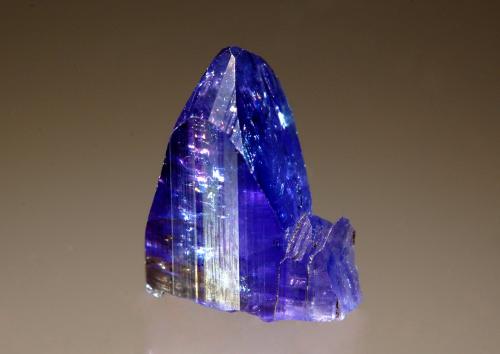 Zoisite var. tanzanite
D Block, Merelani Mines, Lelatema Mts., Manyara Region, Tanzania
1.5 x 1.9 cm
Deep blue tanzanite crystals in parallel growth. (Author: crosstimber)