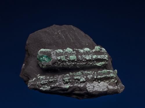 Beryl (var emerald)
Peña Blanca Mine, Mun. de San Pablo de Borbur, Boyacá Department, Colombia
3.1 x 2.4 cm (Author: am mizunaka)