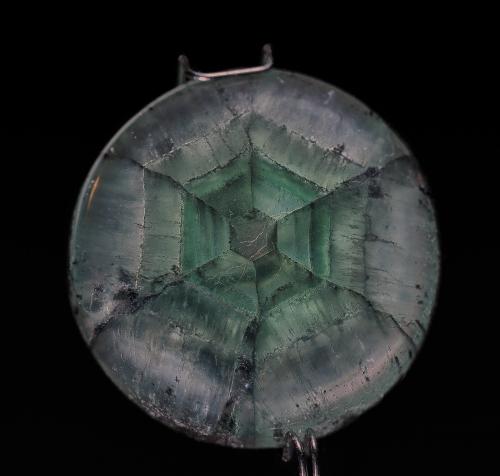 Beryl (var emerald)
Mun. de Muzo, Boyacá Department, Colombia
14 x 14 x 4 mm (Author: am mizunaka)