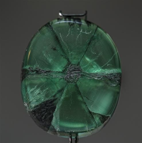 Beryl (var emerald)
Mun. de Muzo, Boyacá Department, Colombia
15.5 mm x 12.7 mm x 4.8 mm (Author: am mizunaka)