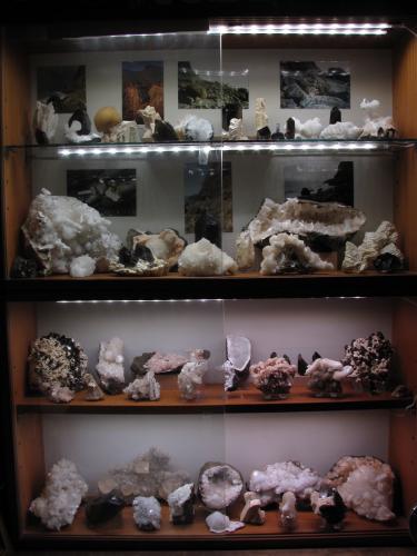 Both mineral display cabinets, all specimens from Skye and Arran.
As before, lighting is six (2W) (4100K) LED strips; supplied by Paul Lowe.
Each cabinet is 80cm across and 50cm high. (Author: Mike Wood)