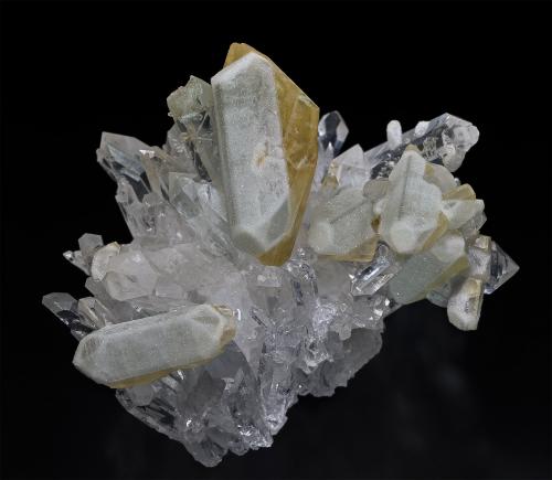 Barite, Quartz
Jinkouhe District, Leshan Prefecture, Sichuan Province, China
9.7 x 8.3 cm (Author: am mizunaka)