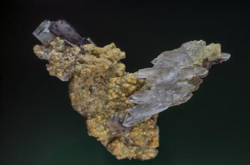 Quartz, Fluorite, Ferberite, Arsenopyrite (not visible from front)
Yaogangxian W-Sn ore field, Yizhang Co., Chenzhou Prefecture, Hunan Province, China
9.7 x 9.3 cm (Author: am mizunaka)