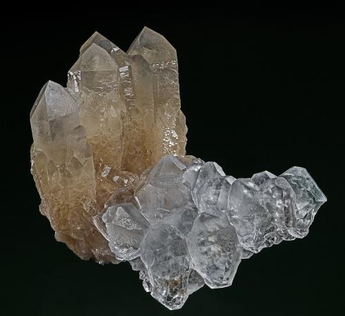 Quartz, Fluorite
Huanggang Mine, Hexigten Banner, Ulanhad League, Inner Mongolia Autonomous Region, China
11.4 x 10.3 cm (Author: am mizunaka)