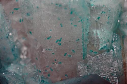 Quartz, Dioptase
Kaokoveld Plateau, Kunene Region, Namibia
Close Up (Author: am mizunaka)