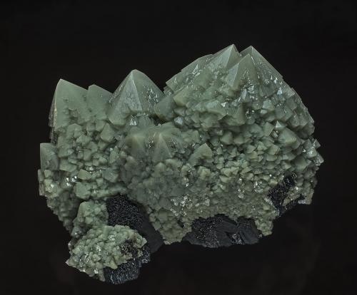 Quartz, Ilvaite
2nd Sovetskii Mine, Dal’negorsk, Kavalerovo Mining District, Primorskiy Kray, Far-Eastern Region, Russia
9.4 x 5.6 cm (Author: am mizunaka)