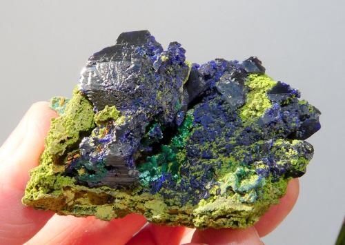 Azurite, malachite and duftite.
Tsumeb, Namibia
59 x 38 x 33 mm
Same as above. (Author: Pierre Joubert)