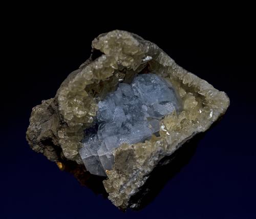 Celestine, Calcite
Route 13 roadcut, Chittenango Falls, Fenner Township, Madison Co., New York, USA
7.2 x 4.8 cm (Author: am mizunaka)