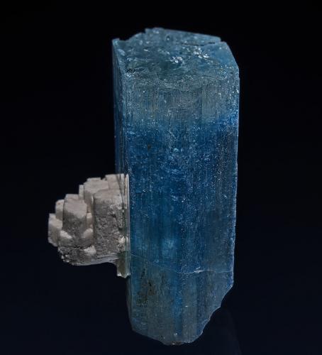 Beryl (var Aquamarine), Feldspar
Bergsig 274, Erongo Region, Namibia
5.9 x 3.9 cm (Author: am mizunaka)