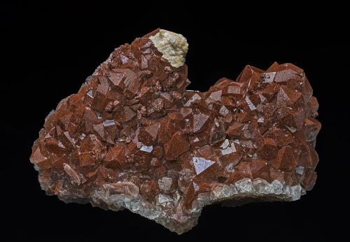 Quartz, Calcite, Hematite<br />Egremont, West Cumberland Iron Field, (antes Cumberland), Cumbria, Inglaterra / Reino Unido<br />11.7 x 8.3 cm<br /> (Author: am mizunaka)