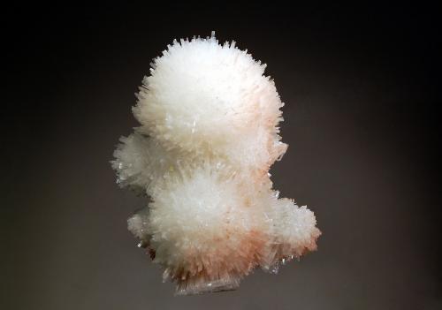 Scolecite<br />Momim Akhada, Rahuri, Distrito Ahmadnagar, Maharashtra, India<br />3.6 x 6.2 x 7.8 cm<br /> (Author: crosstimber)