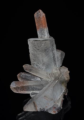 Quartz, Hematite<br />Jinlong, Longchuan, Prefectura Heyuan,  Provincia Guangdong, China<br />8.1 x 3.5 x 7.0 cm<br /> (Author: am mizunaka)