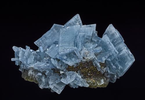 Barite, Pyrite, Fluorite<br />Mina Moscona, El Llano, Solís, Corvera de Asturias, Comarca Avilés, Principado de Asturias (Asturias), España<br />8.1 x 5.1 cm<br /> (Author: am mizunaka)