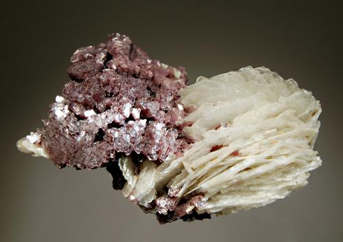 Lepidolite<br />Mina Otjua, Otjua Farm 37, Distrito Karibib, Región Erongo, Namibia<br />5.0 x 8.5 cm<br /> (Author: crosstimber)