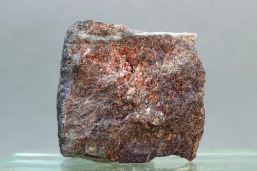 Moscovita (variedad alurgita)<br />Mina Prabornaz, Saint-Marcel, Valle de Aosta (Val d'Aosta), Italia<br />43x42 mm<br /> (Autor: Juan Espino)