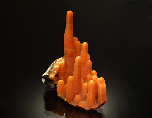 Calcite<br />Alzada, Condado Carter, Montana, USA<br />6.1 x 6.6 cm<br /> (Author: crosstimber)