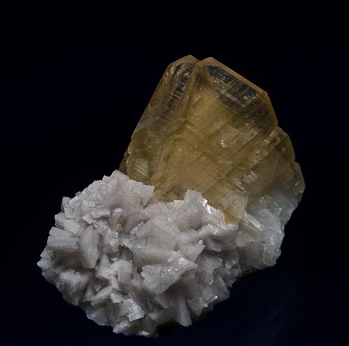 Calcite, Dolomite<br />Cantera Sainte-Clotilde-de-Châteauguay, Sainte-Clotilde-de-Châteauguay, Les Jardins-de-Napierville RCM, Montérégie, Québec, Canadá<br />6.5 x 5.0 cm<br /> (Author: am mizunaka)