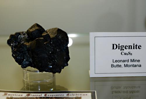 Digenite<br />Mina Leonard, Butte, Distrito Butte, Condado Silver Bow, Montana, USA<br />Appox. 6.0 cm across<br /> (Author: crosstimber)