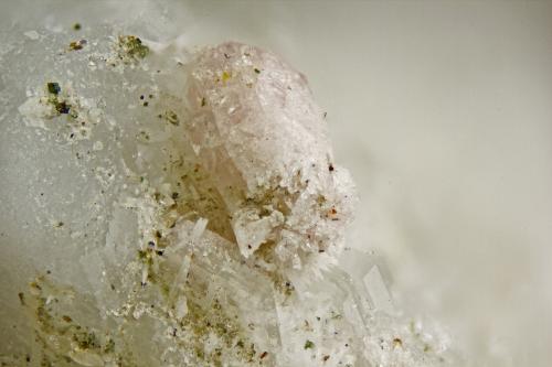 Stillwellite-(Ce)<br />Cantera Poudrette, Mont Saint-Hilaire, La Vallée-du-Richelieu RCM, Montérégie, Québec, Canadá<br />FOV = 2mm<br /> (Author: Doug)