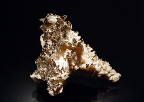 Calcite<br />Mina Mahoning No. 4, Grupo Ozark-Mahoning, Sub-Distrito Cave-in-Rock, Condado Hardin, Illinois, USA<br /><br /> (Author: crosstimber)