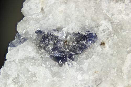 Corundum<br />Cantera Poudrette, Mont Saint-Hilaire, La Vallée-du-Richelieu RCM, Montérégie, Québec, Canadá<br />FOV = 4mm<br /> (Author: Doug)