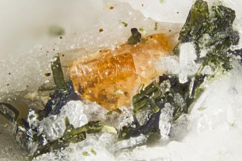 Kentbrooksite<br />Cantera Poudrette, Mont Saint-Hilaire, La Vallée-du-Richelieu RCM, Montérégie, Québec, Canadá<br />FOV = 2mm<br /> (Author: Doug)