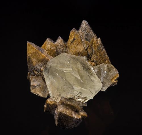 Calcite<br />Provincia Guizhou, China<br />10.0 x 8.2 cm<br /> (Author: am mizunaka)