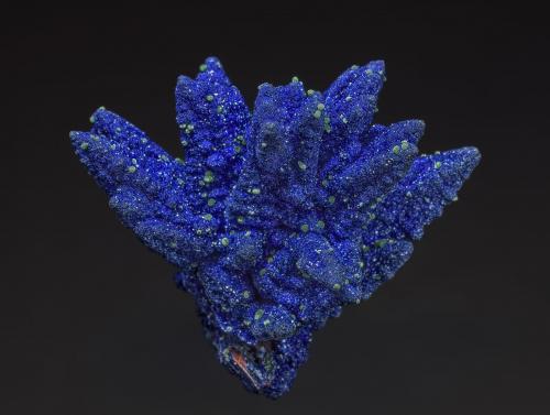 Azurite, Adamite (var. cuprian adamite)<br />Minas Lavrion, Distrito minero Lavrion, Prefectura Attikí (Attica), Grecia<br />4.5 x 4.1 cm<br /> (Author: am mizunaka)