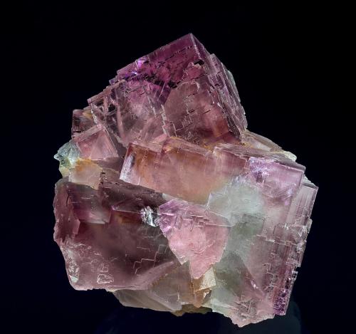 Fluorite<br />Zona minera de Berbes, Berbes, Ribadesella, Comarca Oriente, Principado de Asturias (Asturias), España<br />7.2 x 7.8 cm<br /> (Author: am mizunaka)