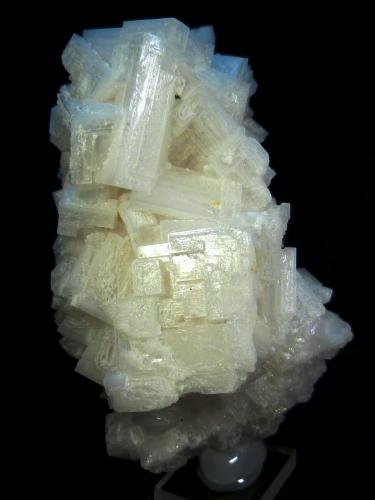 Halita<br />Salinas de Imón, Imón, Sigüenza, Comarca Serranía de Guadalajara, Guadalajara, Castilla-La Mancha, España<br />10 x 6 x 5 cm.<br /> (Autor: Felipe Abolafia)