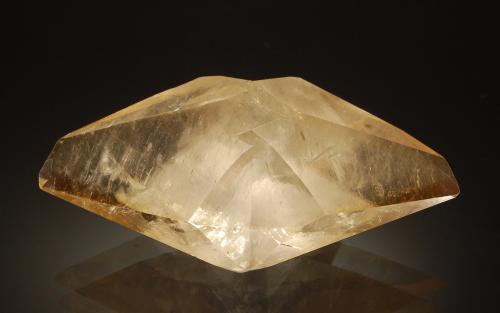 Calcite<br />Mina Elmwood, Carthage, Distrito Central Tennessee Ba-F-Pb-Zn, Condado Smith, Tennessee, USA<br />3.4 x 6.7 cm<br /> (Author: crosstimber)