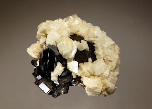 Dolomite<br />Complejo Trepča, Valle Trepča, Kosovska Mitrovica, Distrito Kosovska Mitrovica, Kosovo<br />4.0 x 4.7 cm<br /> (Author: crosstimber)