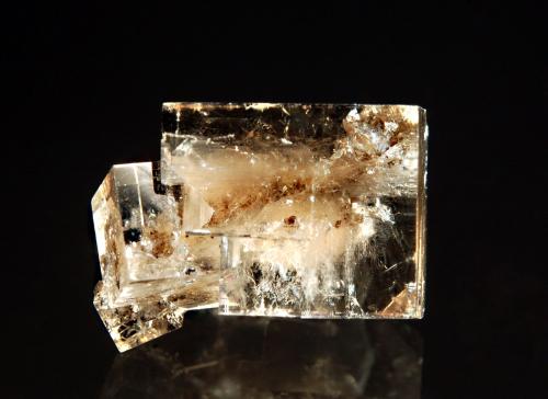 Fluorite<br />Cantera North, Cantera Dundas, West Flamborough, Hamilton, Ontario, Canadá<br />1.5 x 2.0 cm<br /> (Author: crosstimber)