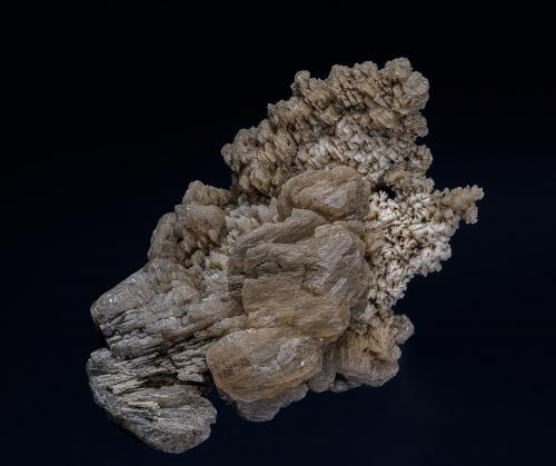 Calcite<br />Dalnegorsk, Distrito urbano Dalnegorsk, Primorsky Krai, Rusia<br />10.2 x 6.4 cm<br /> (Author: am mizunaka)