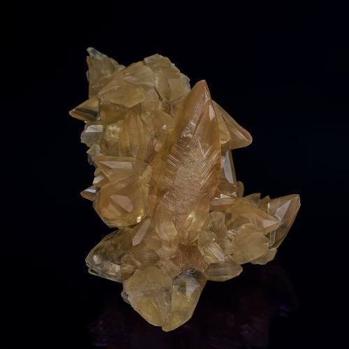 Calcite<br />Malmberget, Gällivare, Norrbotten, Provincia Lappland, Suecia<br />4.8 x 7.2 cm<br /> (Author: am mizunaka)