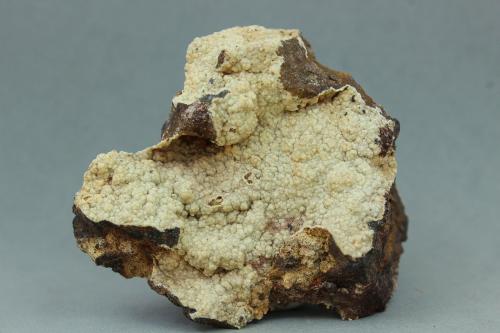 Fluorapatito<br />Sierra del Aljibe, Aliseda, Comarca Tajo-Salor Almonte, Cáceres, Extremadura, España<br />68x43x49 mm<br /> (Autor: Juan Espino)