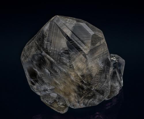 Calcite<br />Mina Verkhnii, Dalnegorsk, Distrito urbano Dalnegorsk, Primorsky Krai, Rusia<br />4.7 x 5.2 cm<br /> (Author: am mizunaka)