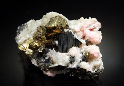 Chalcopyrite, sphalerite, rhodochrosite, and quartz<br />Depósito Starnitsa, Campo minero Davidkovo, Montes Rhodope, Smolyan Oblast, Bulgaria<br />3.6 x 5.2 cm<br /> (Author: crosstimber)