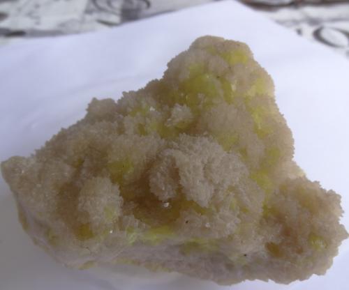 Aragonite on Sulfur<br />Provincia Agrigento (Girgenti), Sicilia, Italia<br />10x6x6<br /> (Author: Dave van Bladel)