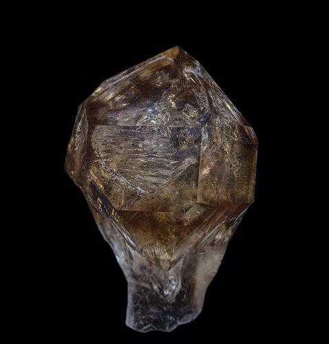 Quartz (variety smoky quartz)<br />Cantera Grant, Greely, Gloucester, Condado Carleton, Ontario, Canadá<br />5.0 x 4.0 cm<br /> (Author: am mizunaka)