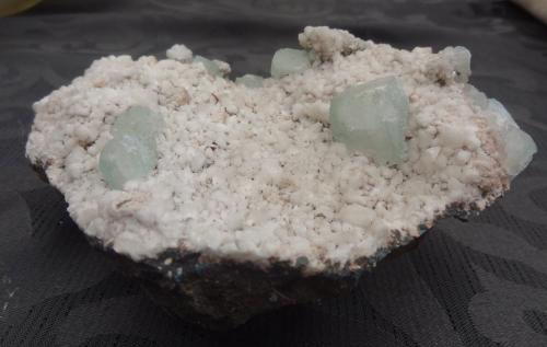 Fluorapophyllite-(K) on Heulandite-Ca<br />Lonavale (Lonavala), Distrito Pune (Distrito Poonah), Maharashtra, India<br />16,5 x 14 x 6cm<br /> (Author: Dave van Bladel)