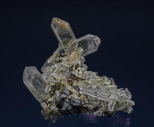 Quartz, Epidote<br />Montaña Green Monster, Isla Prince of Wales, Distrito Ketchikan, Prince of Wales-Outer Ketchikan, Alaska, USA<br />4.6 x 4.0 cm<br /> (Author: am mizunaka)