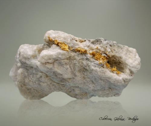 Oro<br />Filón Speranza 2, nivel 7, Monte Ciamousira, Brusson, Val d'Ayas, Valle de Aosta (Val d'Aosta), Italia<br />80 x 37 x 35 mm.<br /> (Autor: Rafael Galiana)