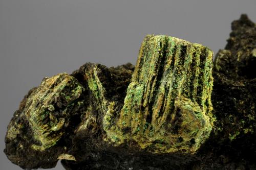 Bournonite covered by Bindheimite and Malachite<br />Mina Felixbau, Zona Friesach-Hüttenberg, Hüttenberg, Sankt Veit an der Glan, Carintia/Kärnten, Austria<br />FOV 5 cm<br /> (Author: Gerhard Brandstetter)