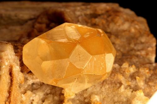 Calcite<br />Cantera Klamm, Valle Gastein, St. Johann im Pongau, Hohe Tauern, Salzburgo/Salzburg, Austria<br />crystal size 16 mm<br /> (Author: Gerhard Brandstetter)